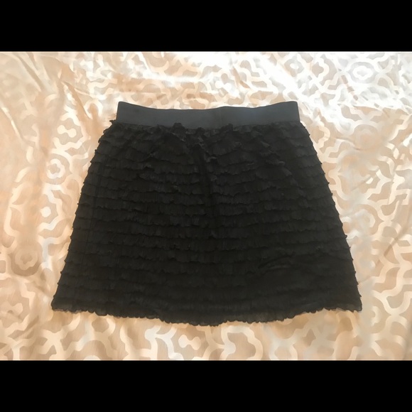 Black short ruffle skirt - Picture 1 of 2